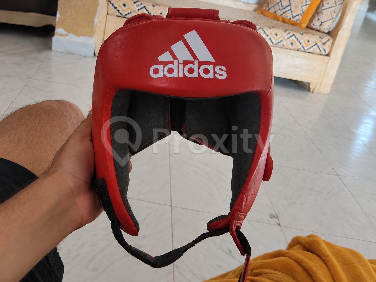 Casque de protection boxe Adidas rouge taille M à Manouba – 70 DT négociable
