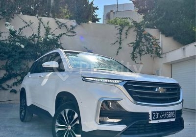 Chevrolet Captiva Premium 2022 blanche d'occasion vue trois-quarts avant à Ariana