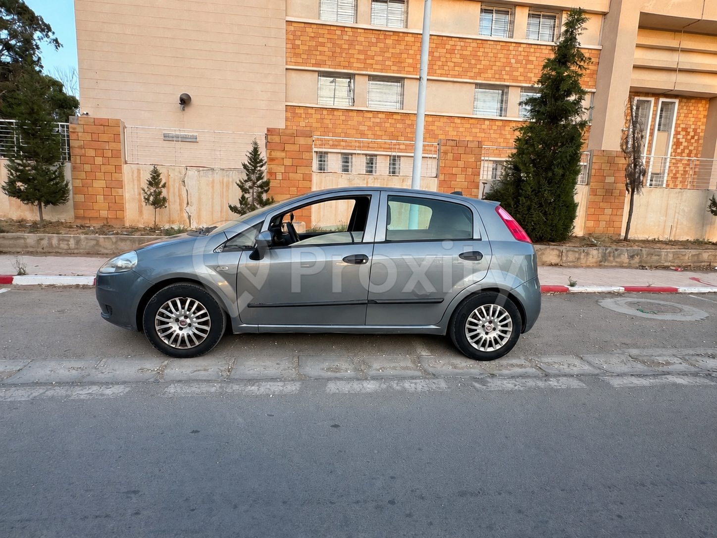 Fiat Grande Punto 2012 essence 5 CV à Gabès – 26000 DT
