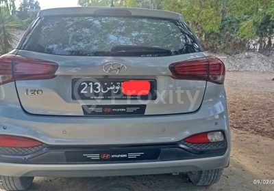 Vue arrière Hyundai i20 2019 d’occasion à vendre à Ezzahra