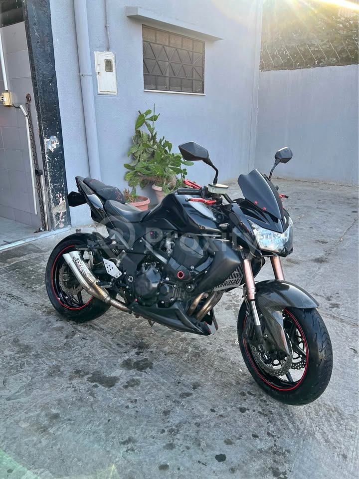 Kawasaki Z750R fin 2012 – 48 000 km à Menzel Bourguiba