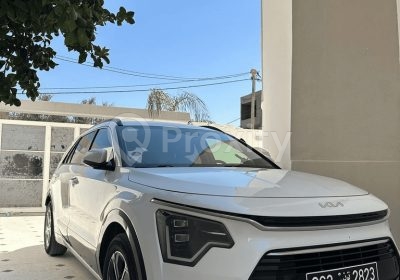 Kia Niro II PHEV blanche d’occasion à vendre à Msaken vue de trois quarts avant