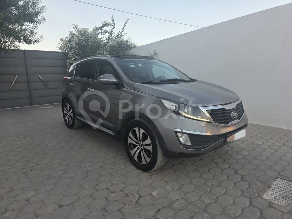 Kia Sportage 4×4 2.0 essence automatique 2013 à Tunis – 41000 DT