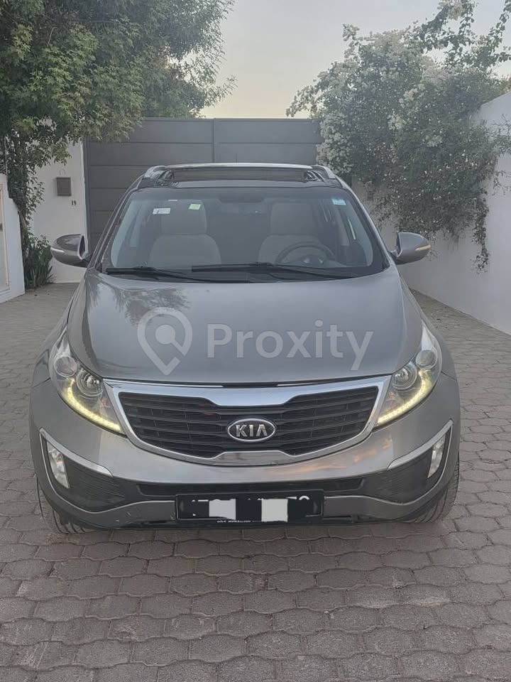 Kia Sportage 4×4 2.0 essence automatique 2013 à Tunis – 41000 DT