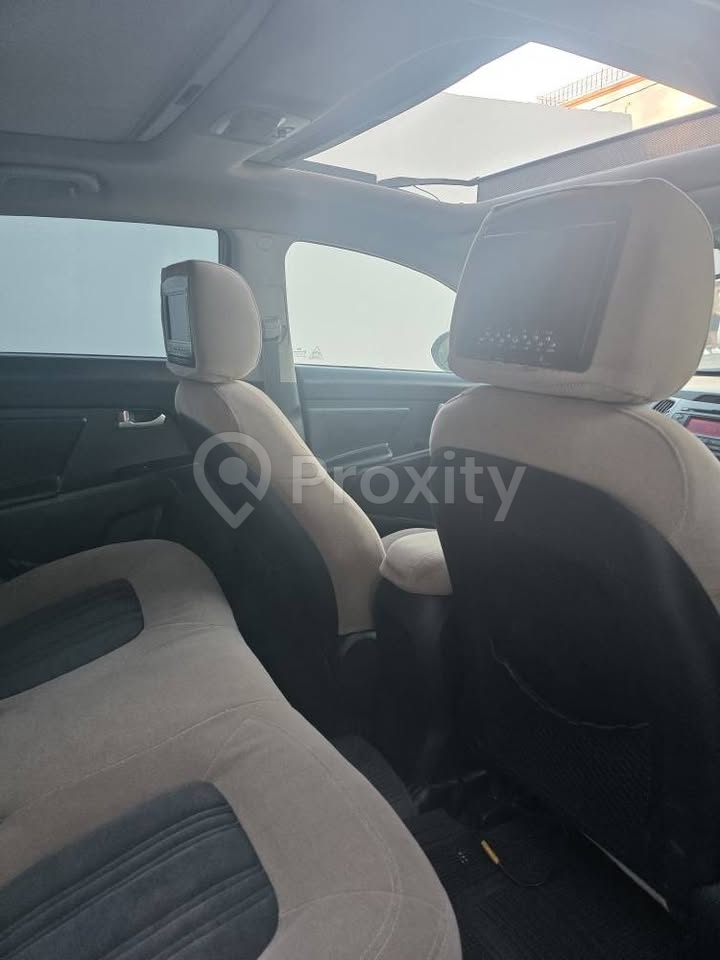 Kia Sportage 4×4 2.0 essence automatique 2013 à Tunis – 41000 DT