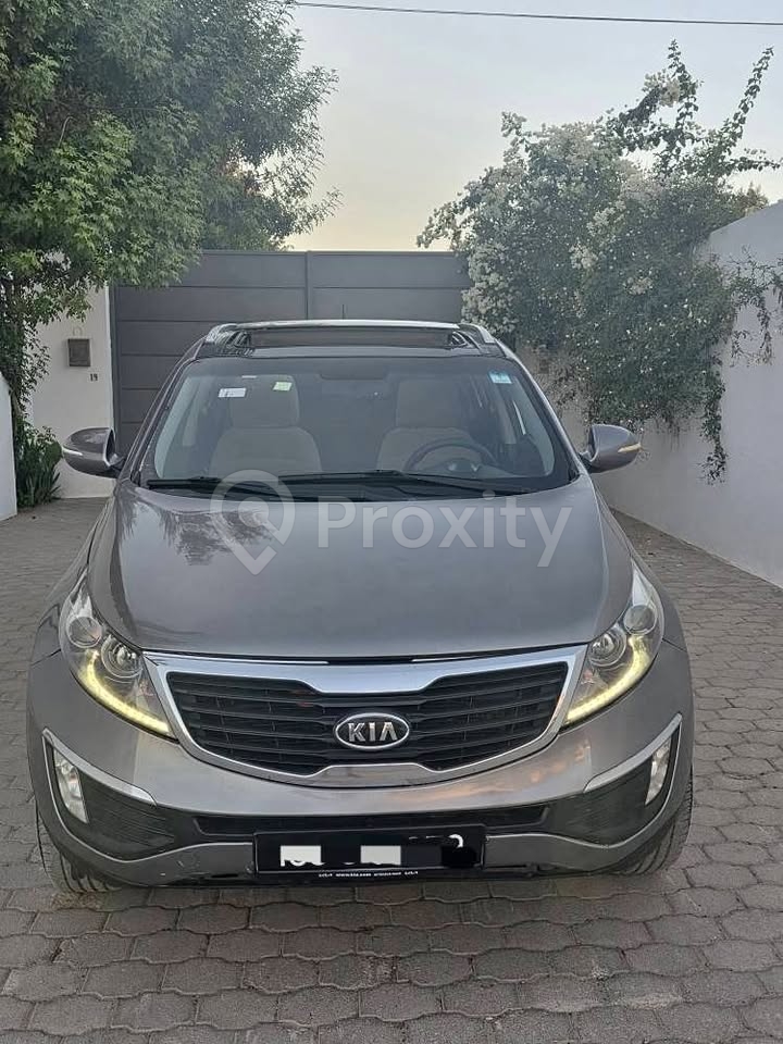 Kia Sportage 4×4 2.0 essence automatique 2013 à Tunis – 41000 DT