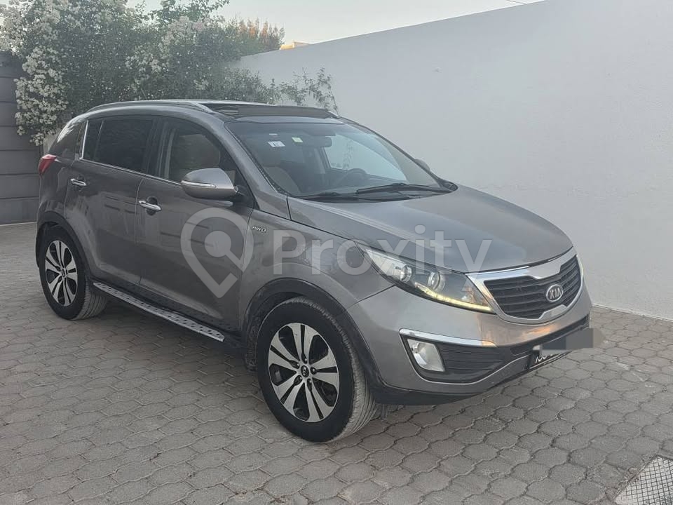 Kia Sportage 4×4 2.0 essence automatique 2013 à Tunis – 41000 DT