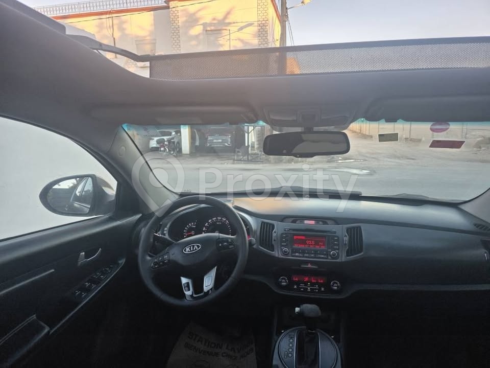 Kia Sportage 4×4 2.0 essence automatique 2013 à Tunis – 41000 DT