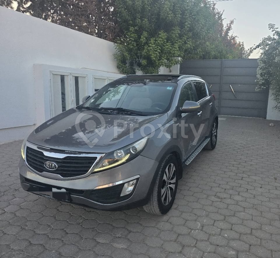 Kia Sportage 4×4 2.0 essence automatique 2013 à Tunis – 41000 DT