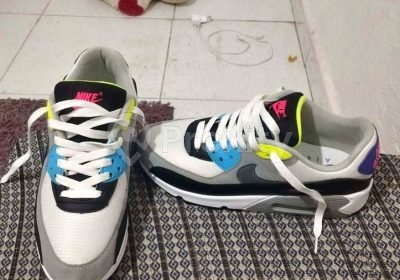Nike Air Max 90 Homme pointure 41 presque neuves à La Soukra
