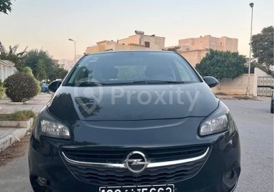 Opel Corsa 2017 essence d’occasion vue de face à El Aouina
