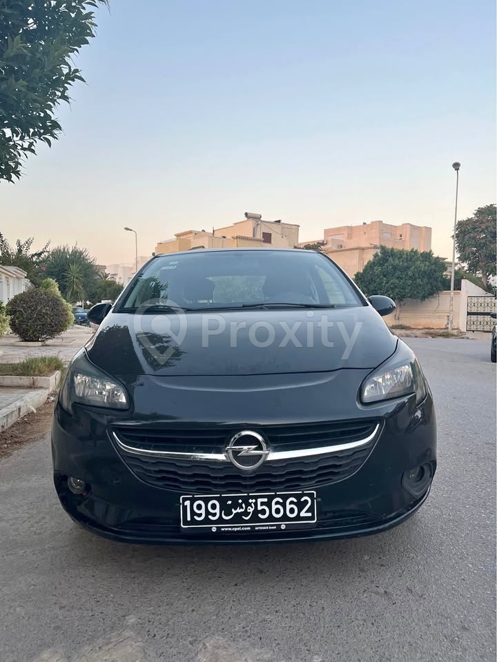 Opel Corsa 2017 essence 5 CV à El Aouina – 26500 DT