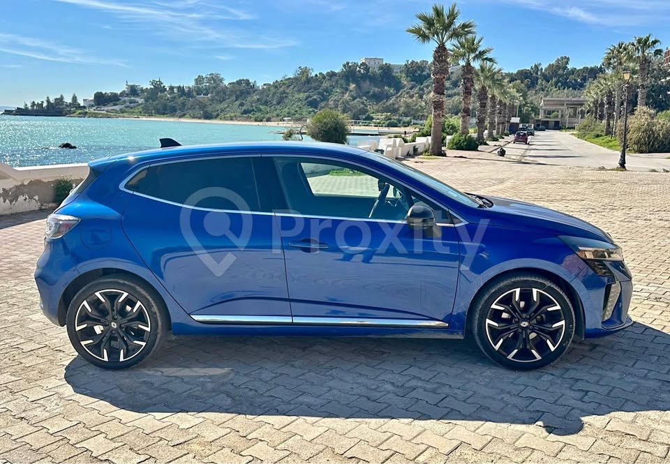 Renault Clio 5 BVA 2025 en cession de dossier leasing à Ariana