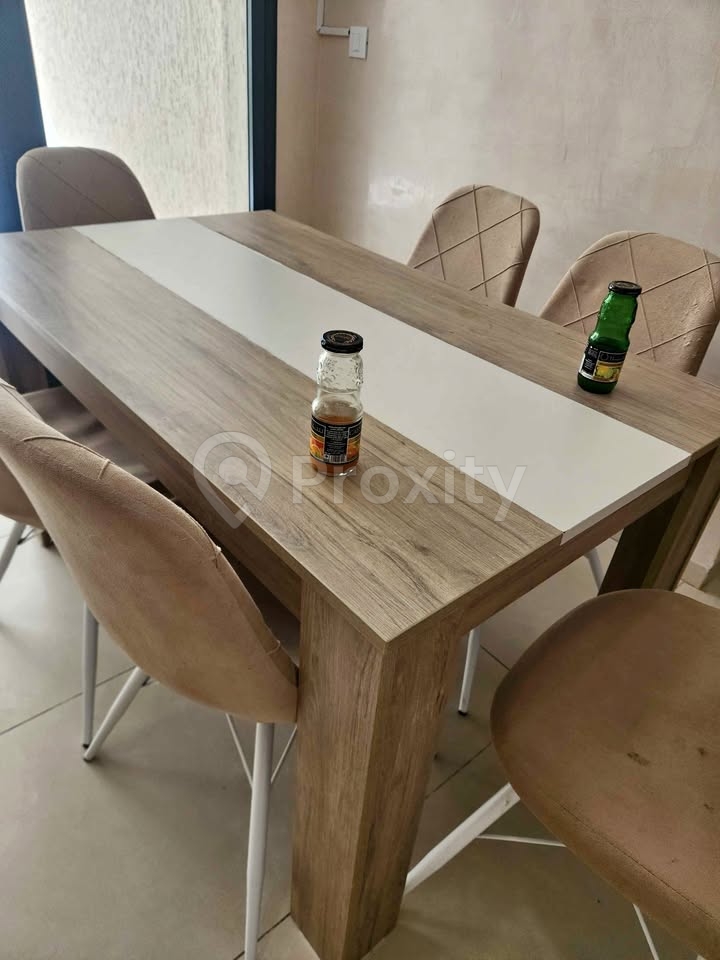 Salle à manger 6 places d'occasion à Tunis – 380 DT