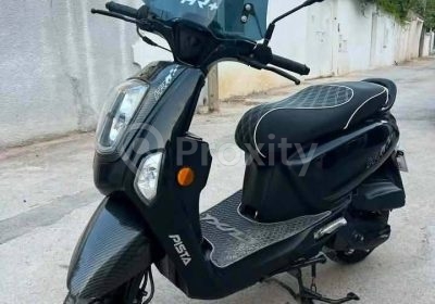 Pista HR+ 125 cc noir avec pare-brise à Ariana
