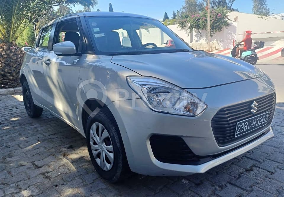 Suzuki Swift 2023 automatique essence 4 CV à Nabeul – 28000 DT