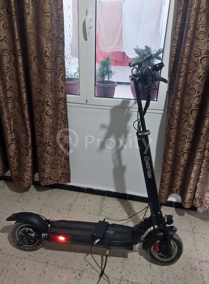 Trottinette électrique Mobygum presque neuve à Radès – 1700 DT