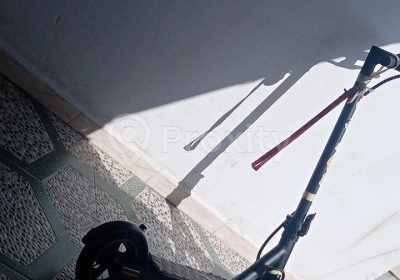 Trottinette électrique Lenzod Pro d’occasion à vendre à Aïn Draham