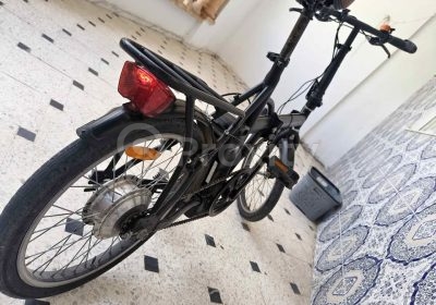 Vélo électrique pliable d’occasion à El Mourouj vue arrière
