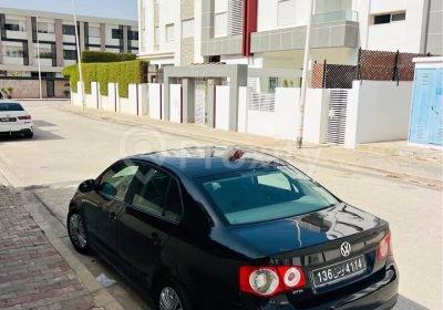 Volkswagen Jetta 2009 noire d’occasion vue arrière à La Soukra