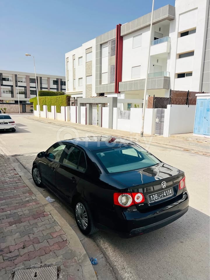 Volkswagen Jetta 2009 essence 7 CV à La Soukra – 25700 DT