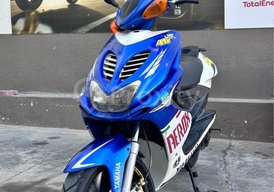 Scooter Yamaha Nitro en bon état à vendre à Ksour Essef vue avant