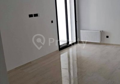 Séjour lumineux d’un appartement S+2 haut standing neuf à louer à Boumhel