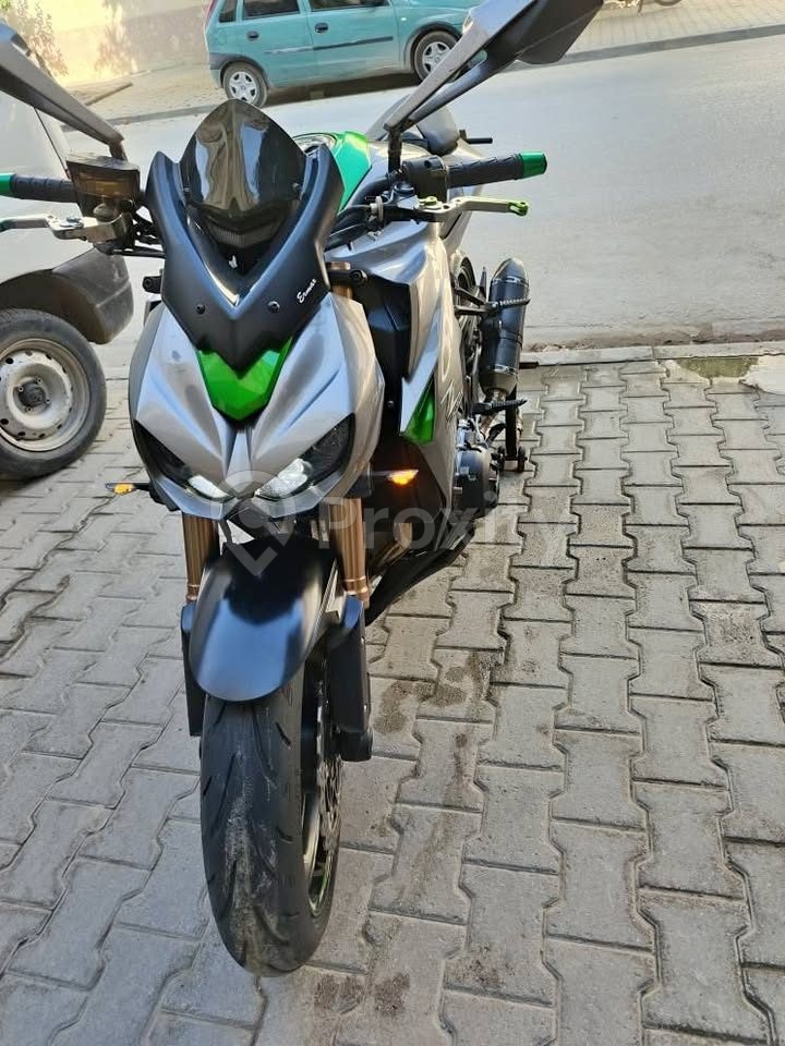 Kawasaki Z1000 2014 en excellent état à vendre à Nabeul