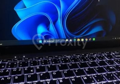 PC portable Windows 11 Pro avec clavier rétroéclairé à Nabeul