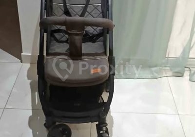 Poussette Kidilo en bon état à vendre à Tunis vue avant
