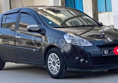 Renault Clio 3 essence d’occasion vue avant à El Krib Siliana