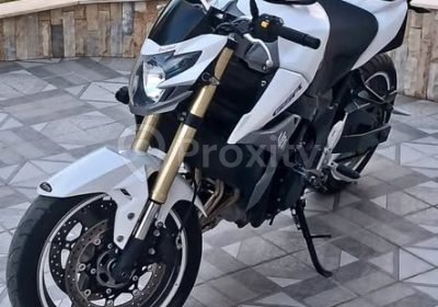 Suzuki GSR 750 2013 d'occasion à vendre à Sfax vue trois-quarts avant