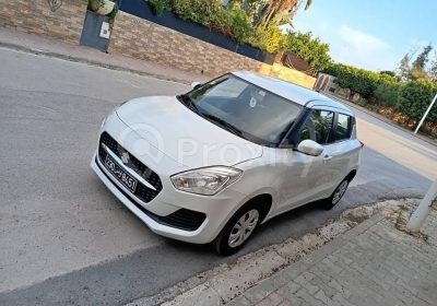 Suzuki Swift 2022 blanche d’occasion à vendre à La Marsa